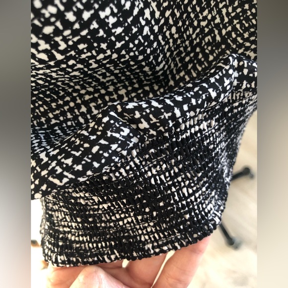 WhiteHouseBlackmarket short sleeve top. - Picture 10 of 14